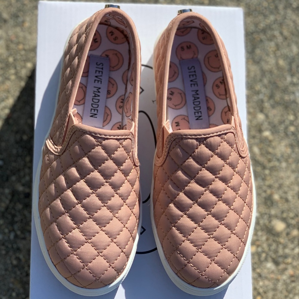 NEW🎊STEVE MADDEN ECENTRCQ BLUSH SNEAKERS